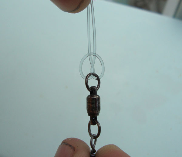 Next tighten knot around swivel