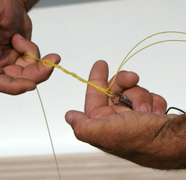 After 4 times your knot should look like this