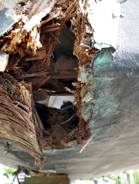 another image showing rudder damage on the bottom of the boat
