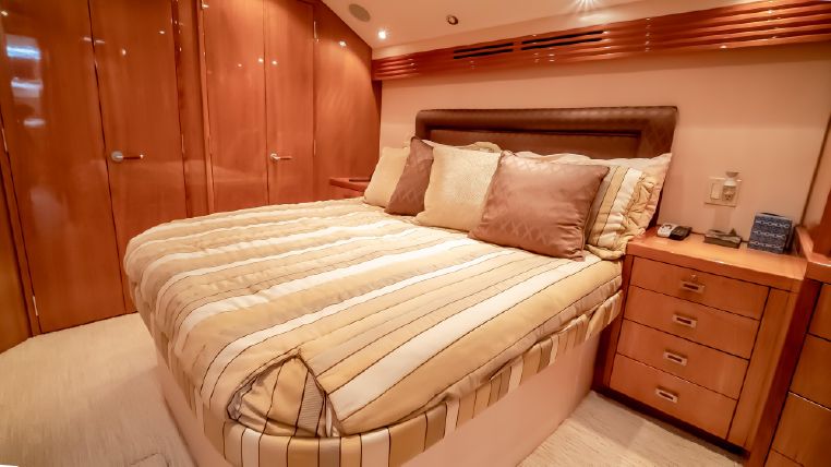 60 Hatteras stateroom 