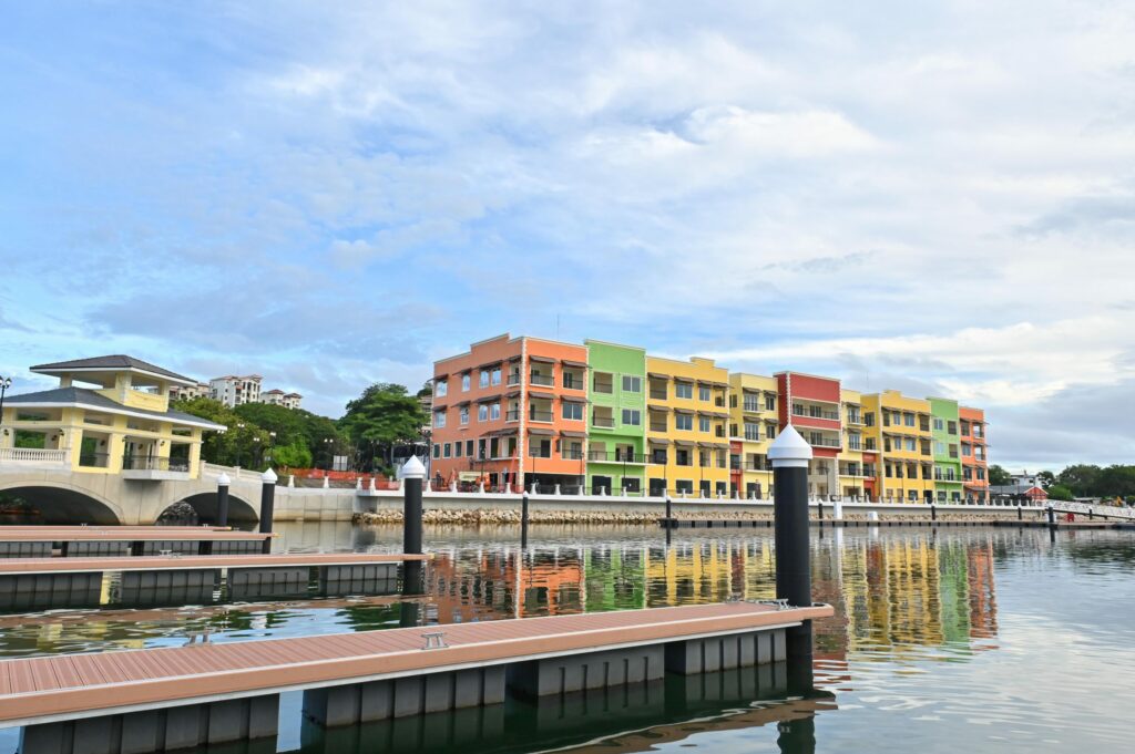 The colorful commercial building at Marina Flamingo houses shops, restaurants and more. (Photo/Marina Flamingo)
