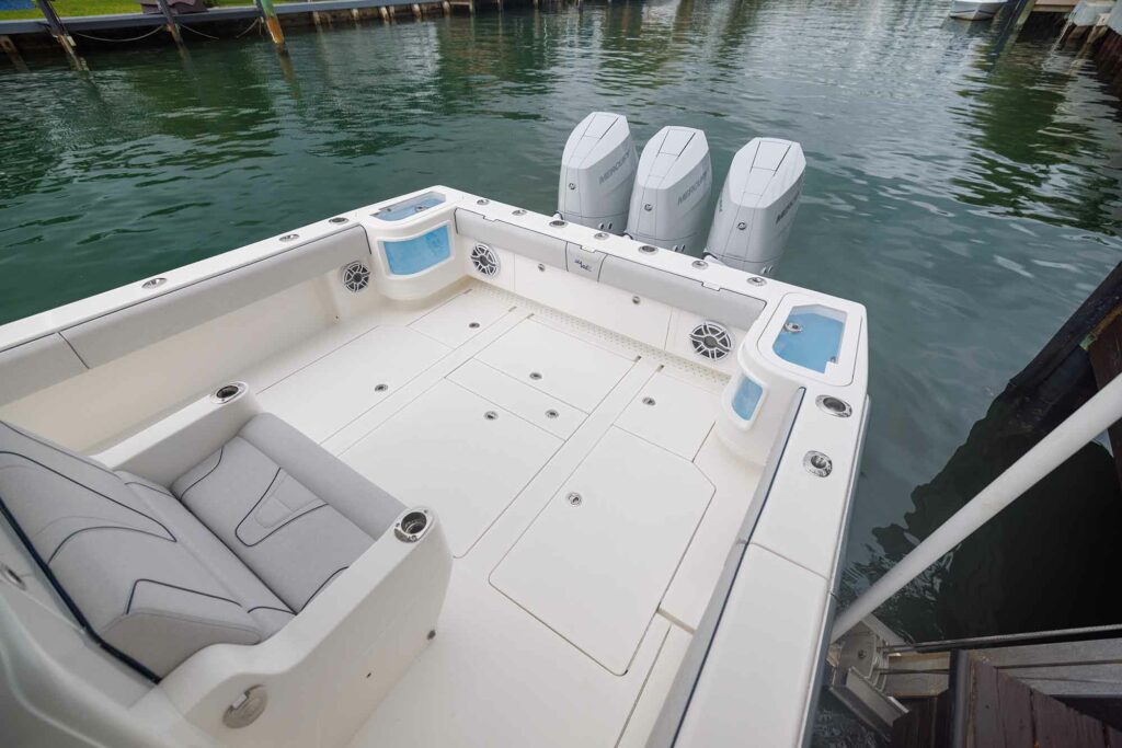 Discover the Sea Vee 400Z: Twin-Stepped Hull Design for Superior