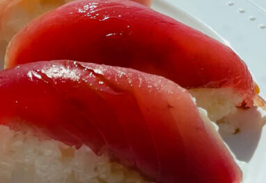tuna sushi over white rice