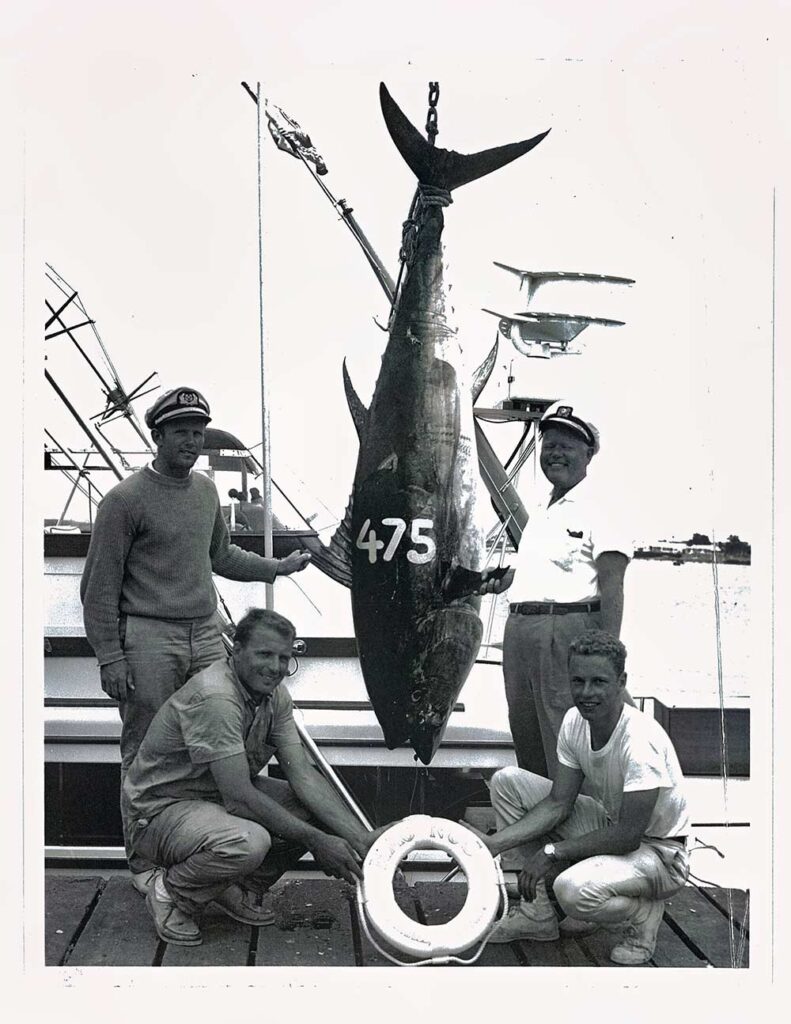 (L to R) Capt. Ben DeGutis, Eddie Eton, Finn Magnus, and Kenny Magnus, with the 475 lb. bluefin tuna caught in the Hudson Canyon off New Jersey in the 1960s.