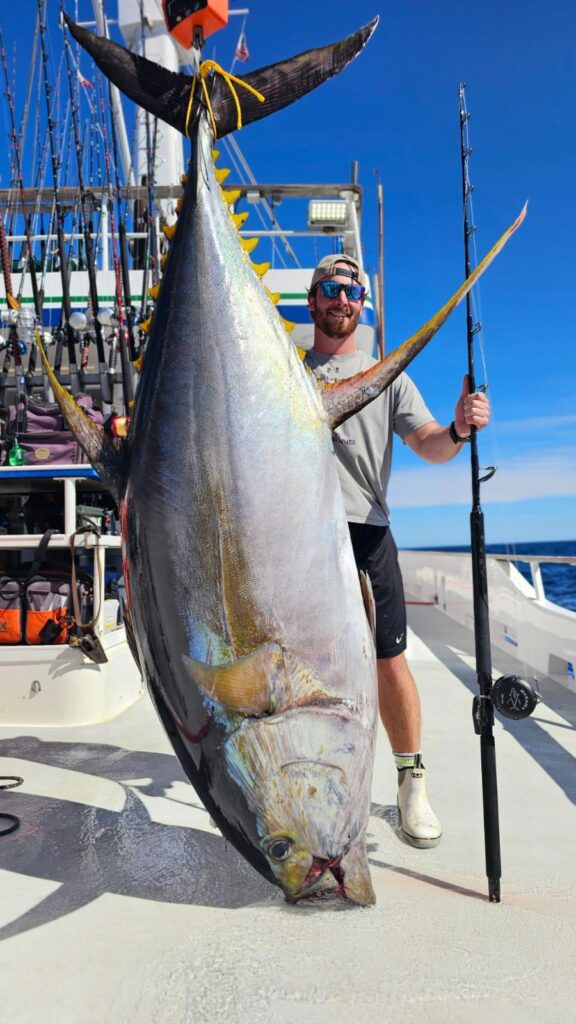 anlger with record 442.5 lb tuna 
