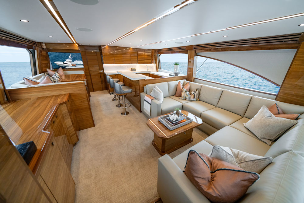 Viking 74 salon