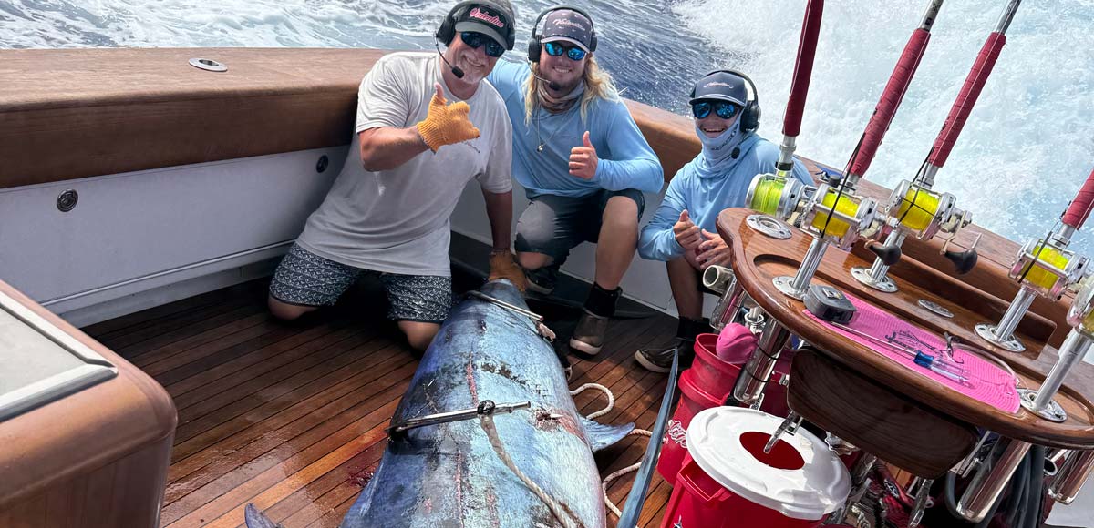 Captain Johnathan Henry crew with winning marlin in the boat