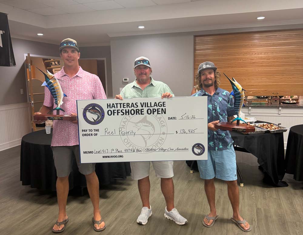 Captain Travis Brown and reel priority team getting a tournament check