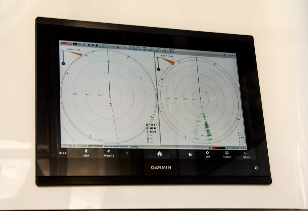 sonar plots on electronics on a garmin display