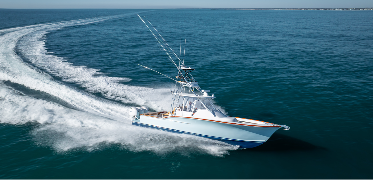 triple poutboard sportfishing boat running on the ocean make a gradual turn